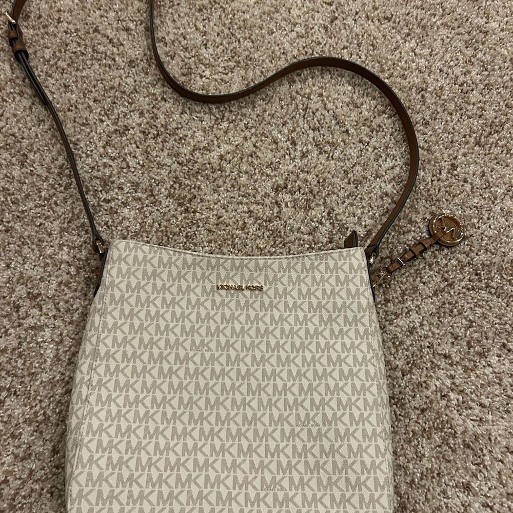 Michael Kors Jet Set Travel Large Logo Messenger Bag